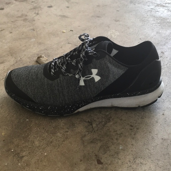 Under Armour tennis shoes - Picture 4 of 4